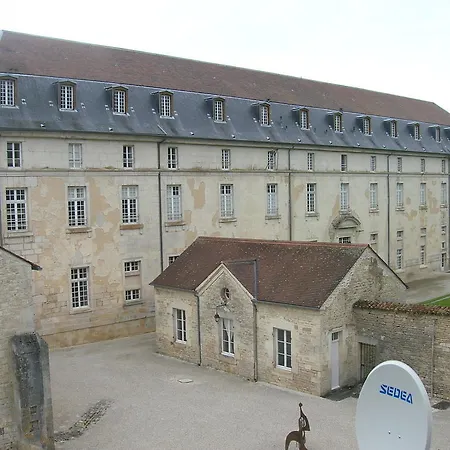 De L'abbatiale Bed & Breakfast *