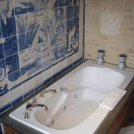 De L'abbatiale Bed & Breakfast 4*