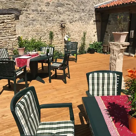 De L'abbatiale Bed & Breakfast 4*