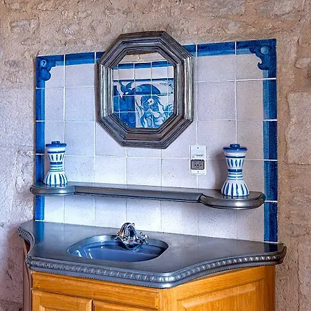 De L'abbatiale Bed & Breakfast 4*