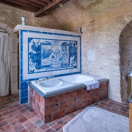 Nocleg ze śniadaniem De L'abbatiale 4*