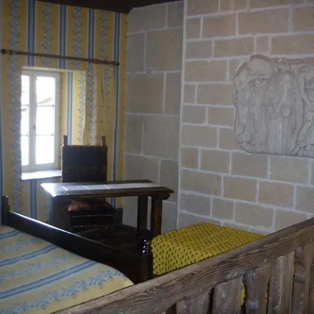 Nocleg ze śniadaniem De L'abbatiale 4*