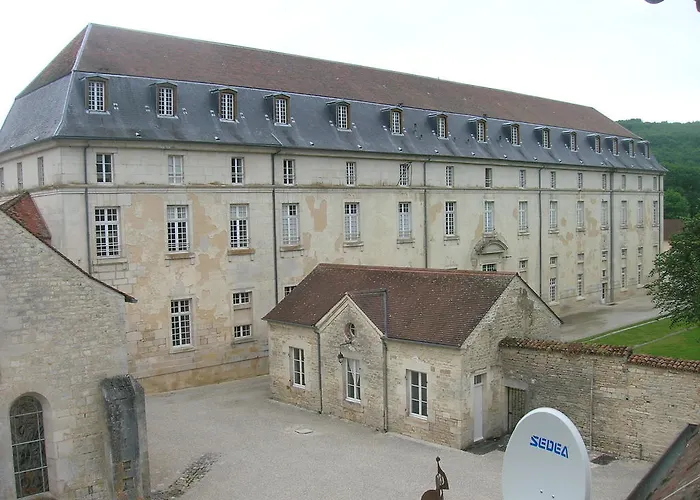 De L'abbatiale Bed & Breakfast 4*