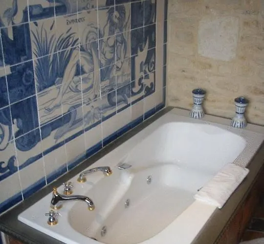 De L'abbatiale Bed & Breakfast 4*