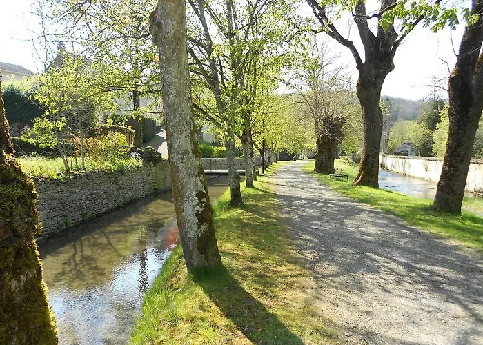 De L'abbatiale Bed & Breakfast 4*